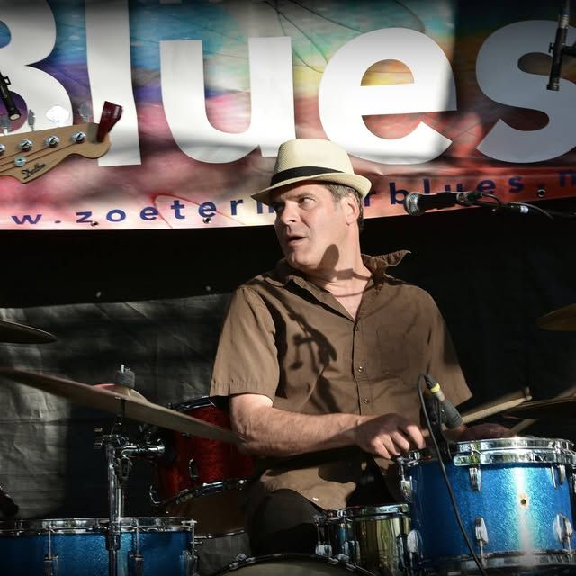 Drummer achter zijn drumstel